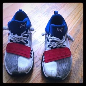 Nike basketball sneakers boys 2.5